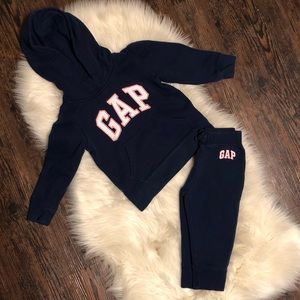 Baby gap sweater2t and sweats18-24